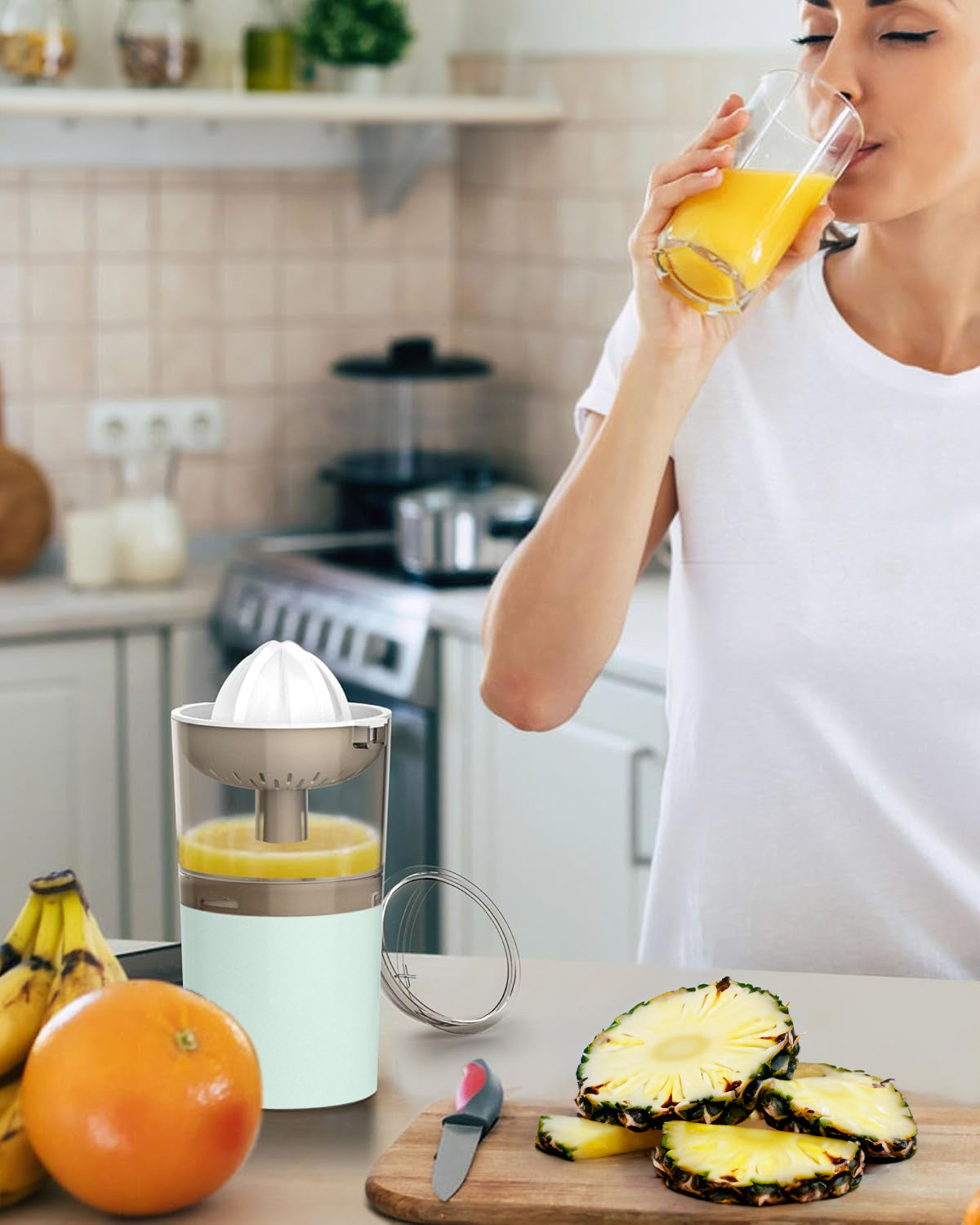 HEVOLER Fruit Presses Portable Electric Citrus Juicer with USB Cable and Spoon, Electric Orange Juicer Squeezer, Rechargeable